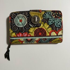 Vera Bradley Turnlock Organizer Wallet
Gently Used, Excellent Condition
